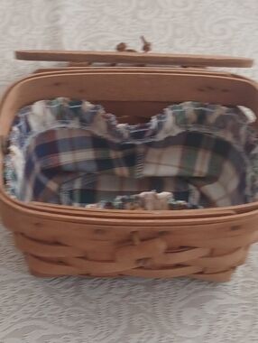 Woven Picnic Basket with Plaid Liner - Natural Brown